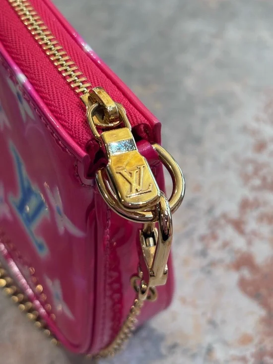 Louis Vuitton 2022 Valentines Vernis Chain Mini Pochette - Picture 4 of 5